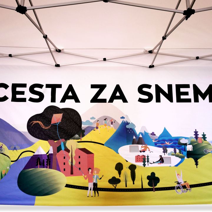 Párty stan odolný na letné podujatia s bočnými stenami